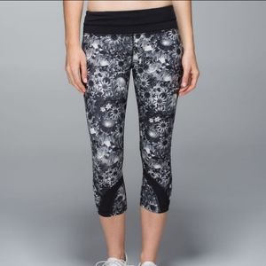 Lululemon floral bungalow pace rival cropped legg